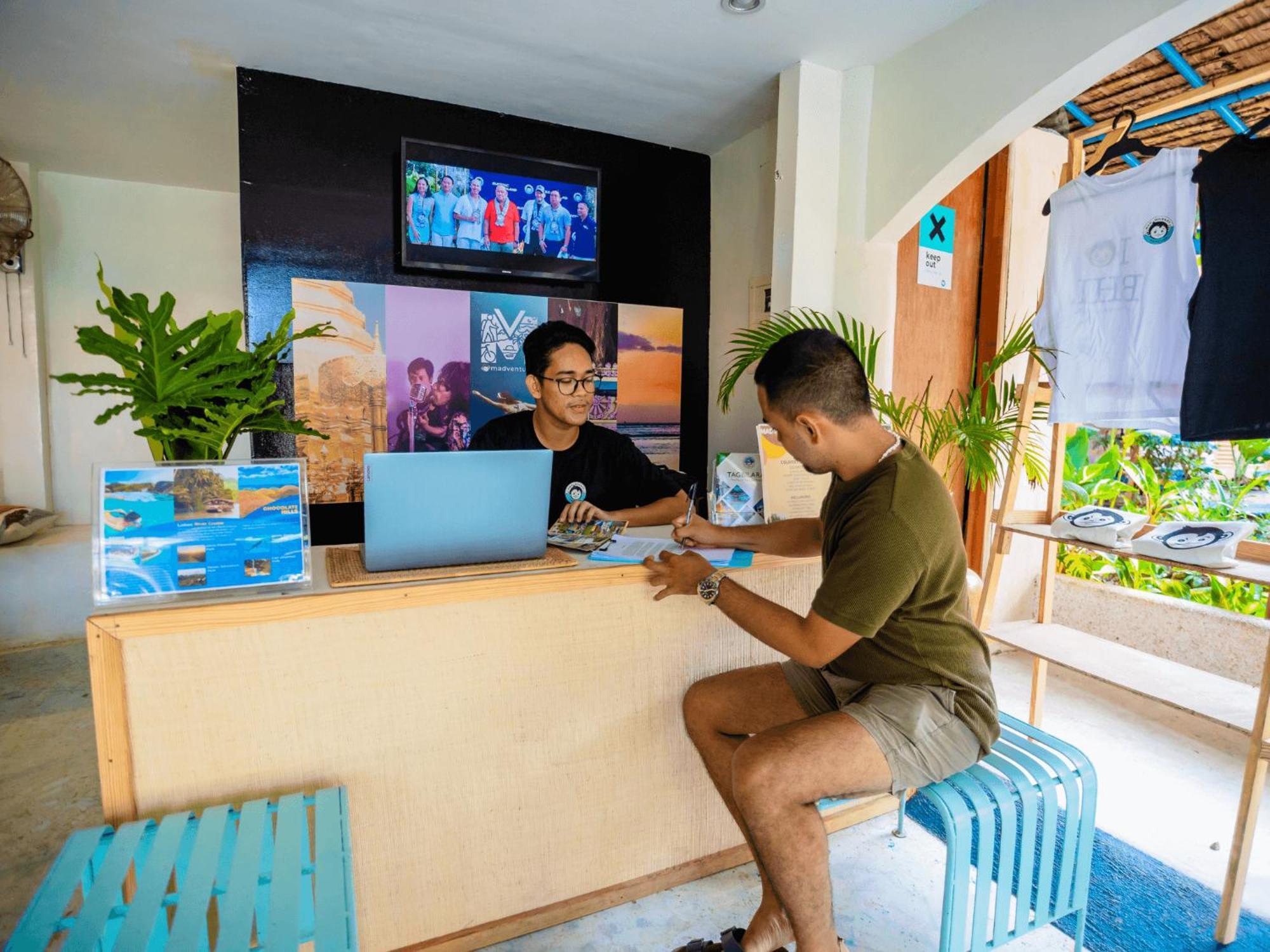 Albergue Mad Monkey Panglao Exterior foto